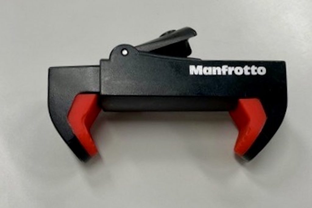Manfrottoのクランプは¥2,000ほどで購入