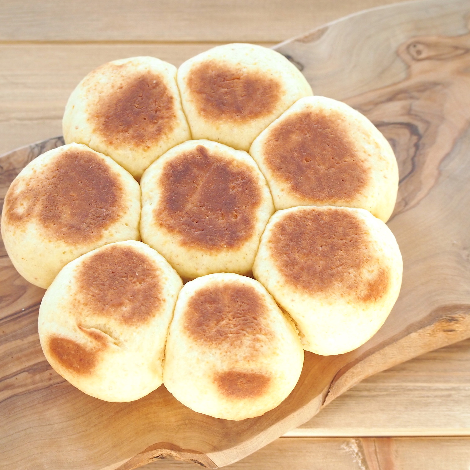 キャンプでパンを作ろう ホットケーキミックスで作る簡単ちぎりパンレシピ Be Pal