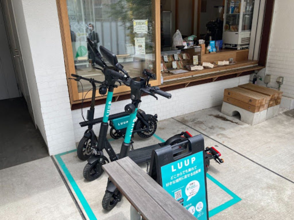 国内初!?電動キックボード「LUUP(ループ)」で公道を走ってみた! | クルマ 【BE-PAL】キャンプ、アウトドア、自然派生活の情報源ビーパル