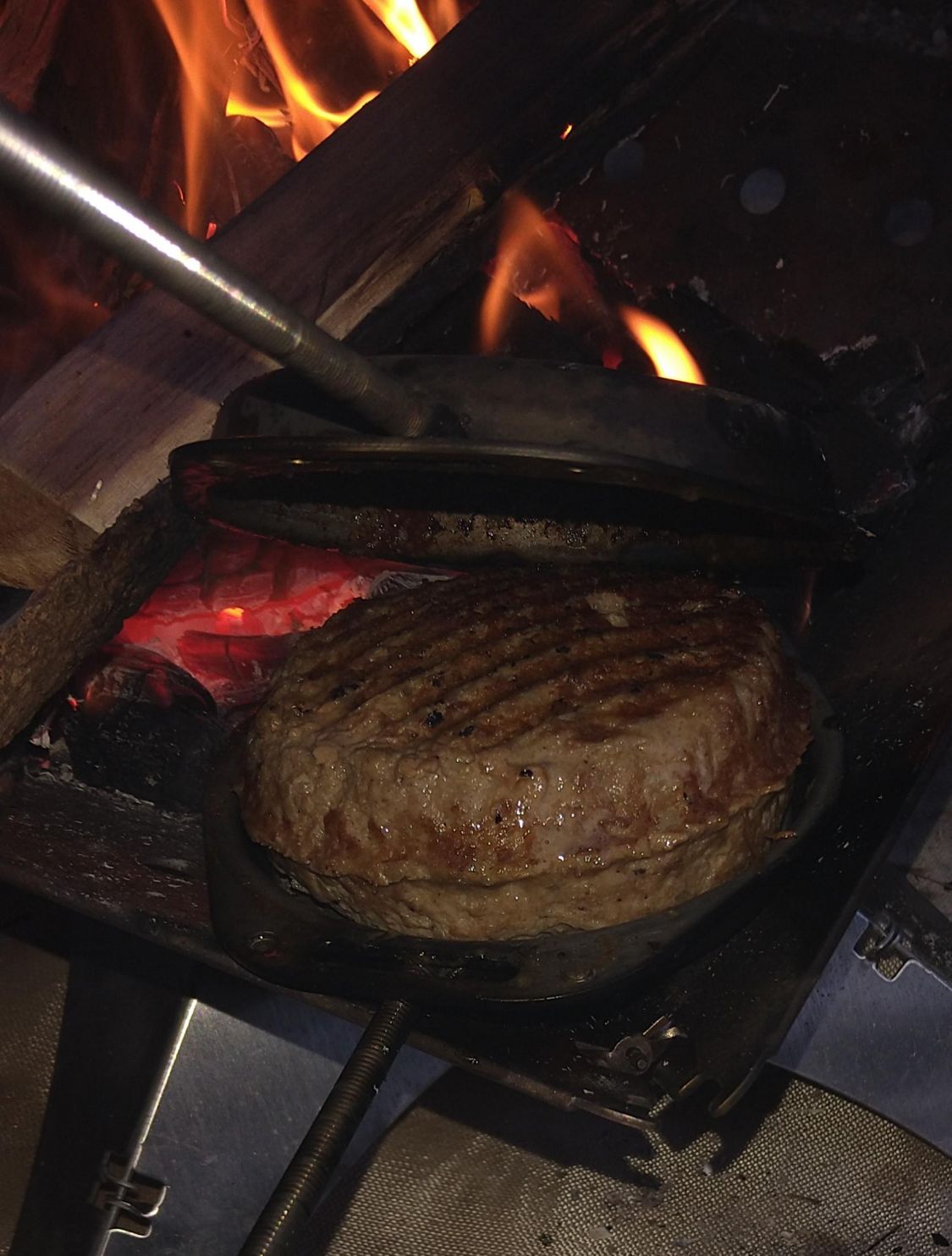 この厚さのハンバーグはなかなか食べる機会が無いですよね。BEPALさんには、ナイスな付録作って頂き感謝。GJ！［読者投稿記事］