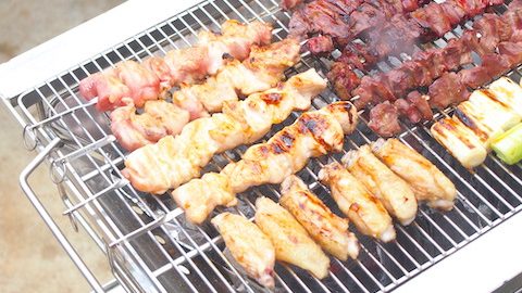 焼き鳥BBQに必要な、鶏肉の下処理のコツとオススメのタレ