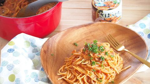 【ワンバーナーキャンプ飯】サバの味噌煮缶で濃厚ミートソース