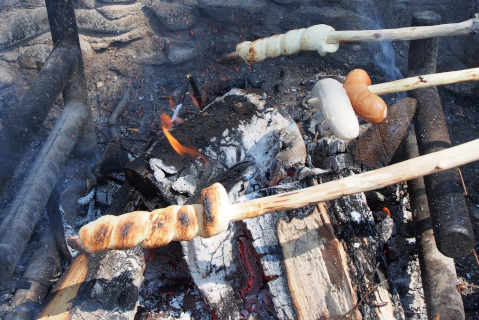 スイスのキャンプ＆BBQの定番！大人も子どもも大好き！焚き火で楽しむ