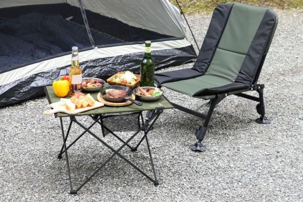ハンギングチェーン付き！「OUTDOOR MAN」のアウトドアテーブルが発売 テーブル 【BE-PAL】キャンプ、アウトドア 、自然派生活の情報源ビーパル