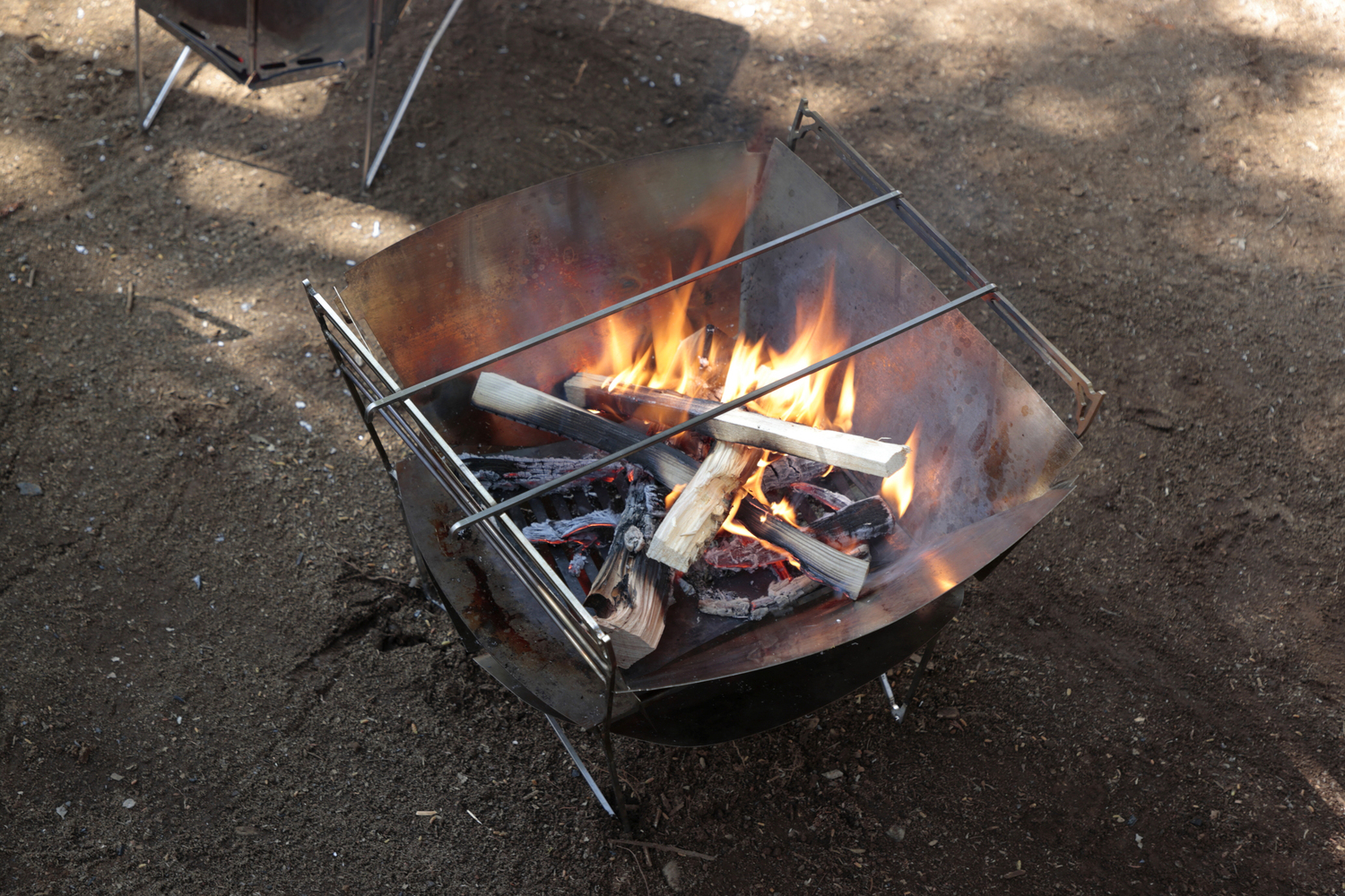 コンパクトな焚き火台でキャンプを楽しむ 選び方から自作方法まで Be Pal