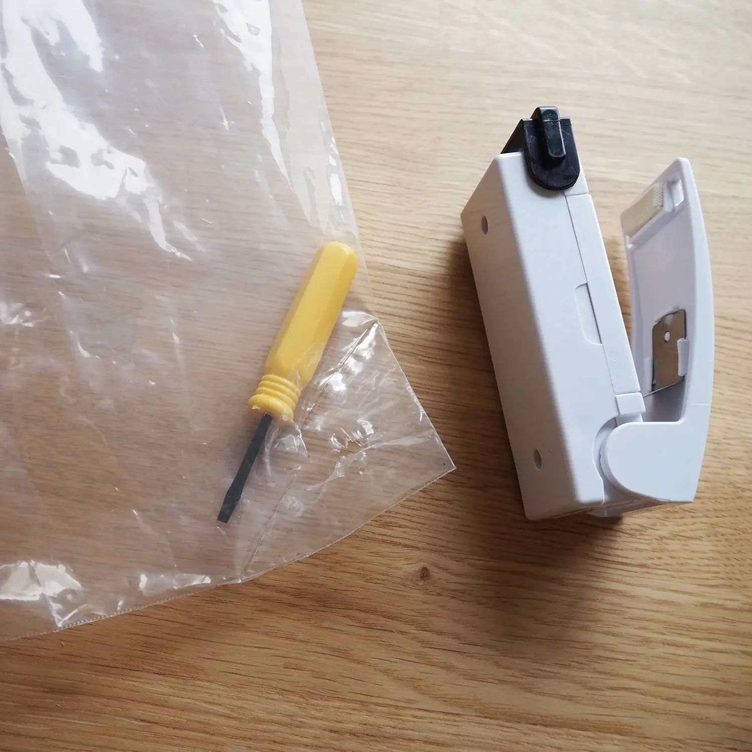 袋の口を閉じる だけじゃない キャンプに役立つ イージーシーラー 活用法 Be Pal