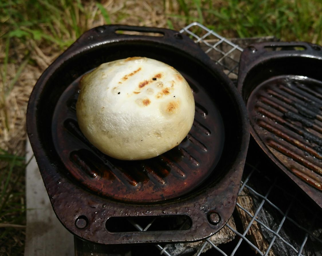 グリルパンでにら饅頭［読者投稿記事］