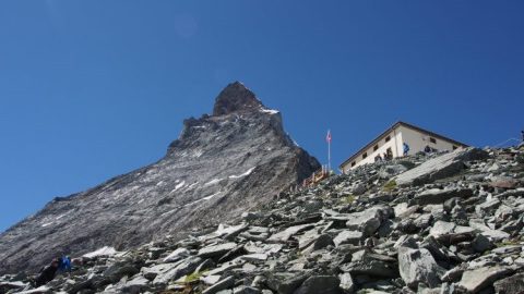 マッターホルン山頂直下にある標高3260m地点の”ヘルンリ小屋”！快適すぎる滞在と神秘的な眺望！