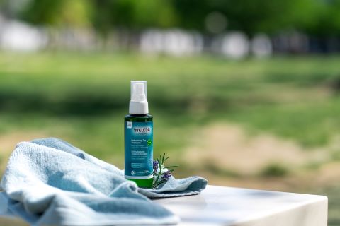アウトドアで水が使えないときも髪を手軽にリフレッシュ！おすすめのナチュラルドライシャンプー3つ