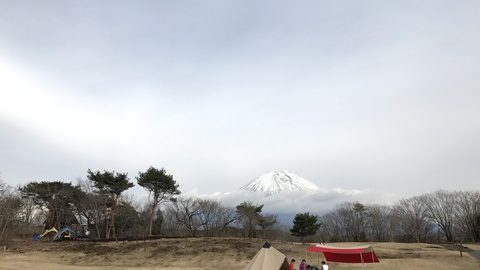 3位は浩庵キャンプ場、2位はほったらかしキャンプ場、そして1位は……読者が行ってみたいキャンプ場BEST5！