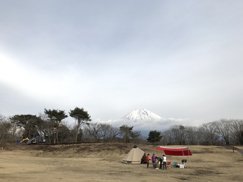 3位は浩庵キャンプ場、2位はほったらかしキャンプ場、そして1位は……読者が行ってみたいキャンプ場BEST5！