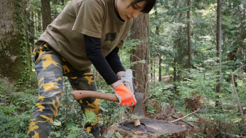 キャンプにピッタリ！ハスクバーナの新型ハチェットを『さばいどる　かほなん』がレビュー