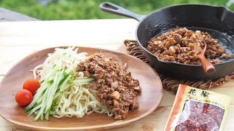 旨辛の肉味噌たっぷり！夏キャンプで食べたいジャージャー麺を作ろう！