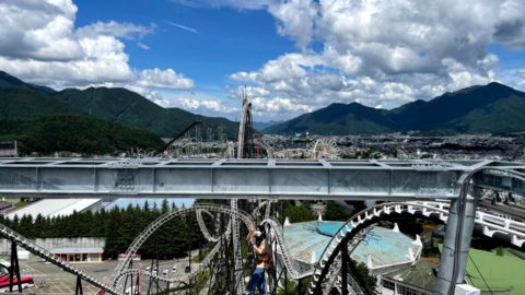 富士山をFUJIYAMAスカイデッキから堪能したら、ふじやま温泉のサウナが待っている！夏の富士急ハイランド