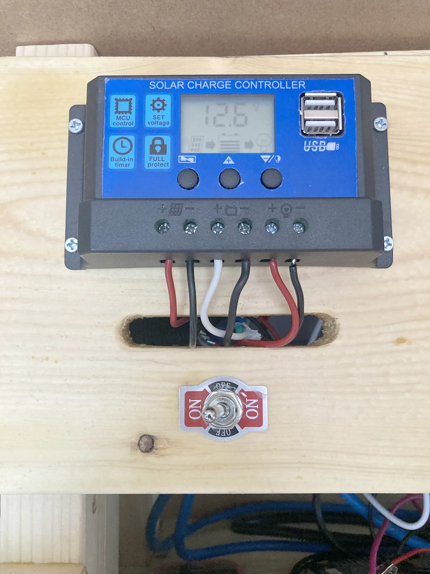 中古バンをキャンピングカーに改造計画 電気配線をしてみよう キャンピングカー Be Pal キャンプ アウトドア 自然派生活の情報源ビーパル