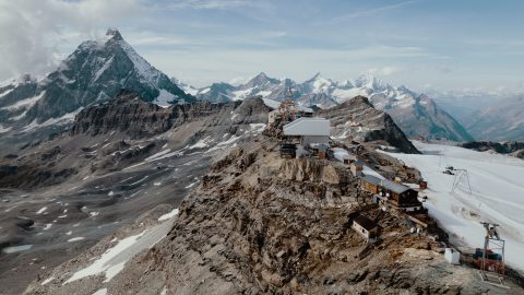 ブライトホルン登山のエリア紹介と、スイス・イタリア国境にある標高3480mの山小屋宿泊体験記！