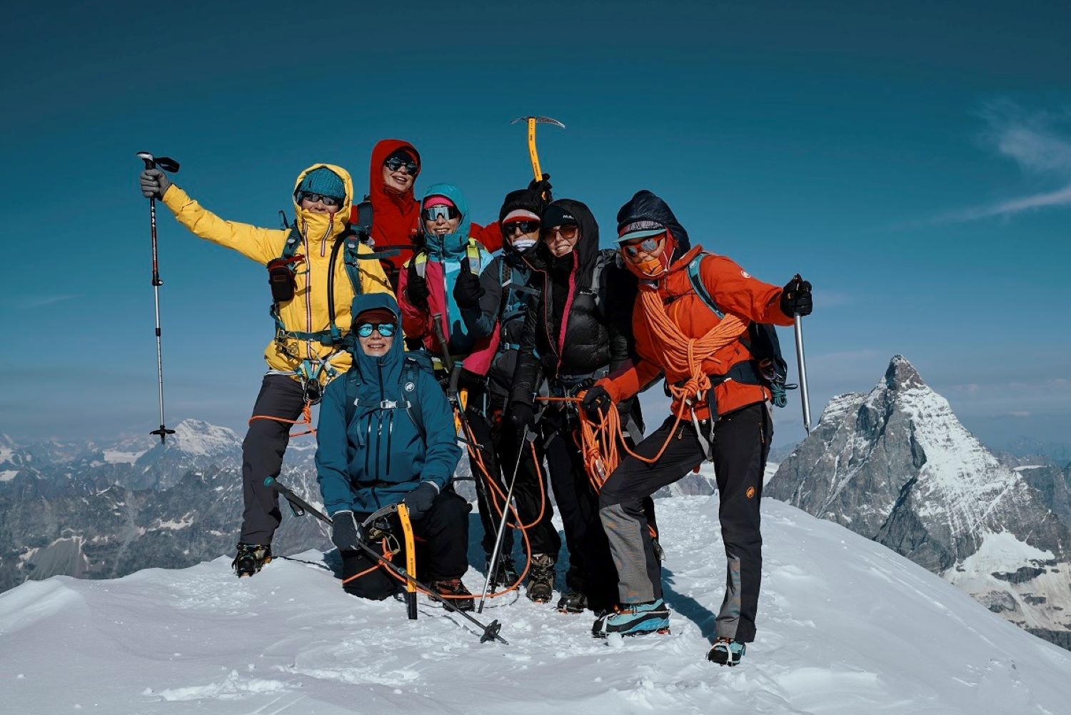 はじめての4000m峰ならスイスのブライトホルンへ！女性だけで氷河上の ...