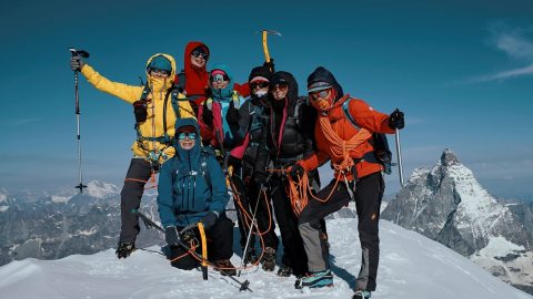 はじめての4000m峰ならスイスのブライトホルンへ！女性だけで氷河上の登山に挑戦。登頂に必要な装備と心得は？