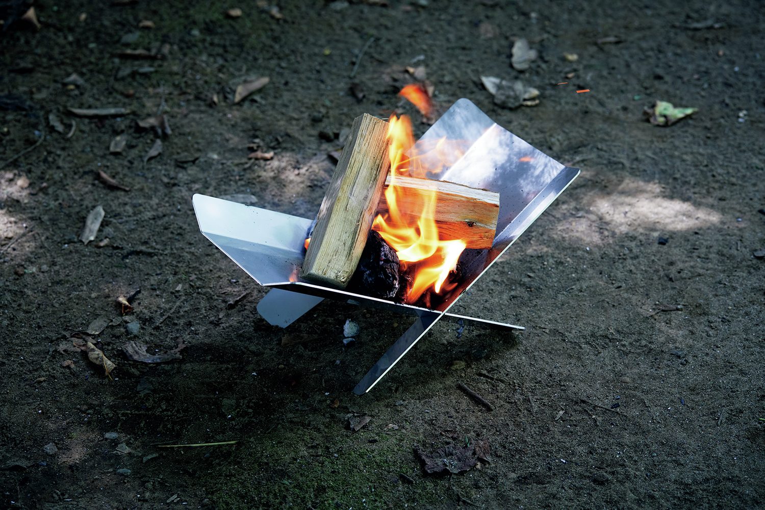 キャンプにおすすめの焚き火台８選。実際に火を着けて試してみました！【後編】 | 焚き火・火おこし道具 【BE-PAL】キャンプ 、アウトドア、自然派生活の情報源ビーパル