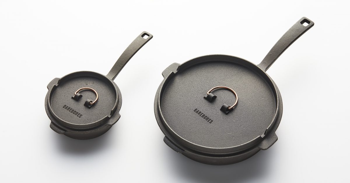 炭載せOKの蓋がセットになった「ベアボーンズ」の新作スキレット