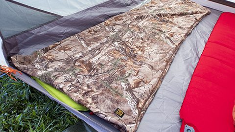 冬キャンプや家で寝具の保温力を大幅アップ！ソトラボ「リアルツリーインナーシュラフ」レビュー