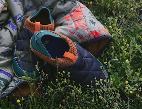 かかとを踏んでも履ける！「Teva」×「Cotopaxi」のスリッポンスニーカーがキャンプで街で超気持ちいい