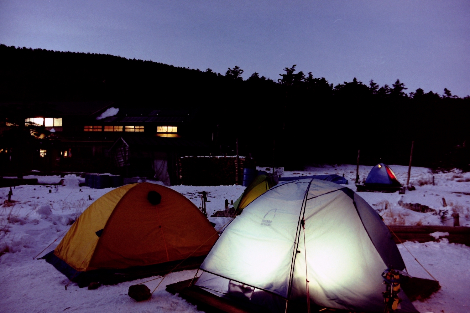 冬の雪上キャンプ
