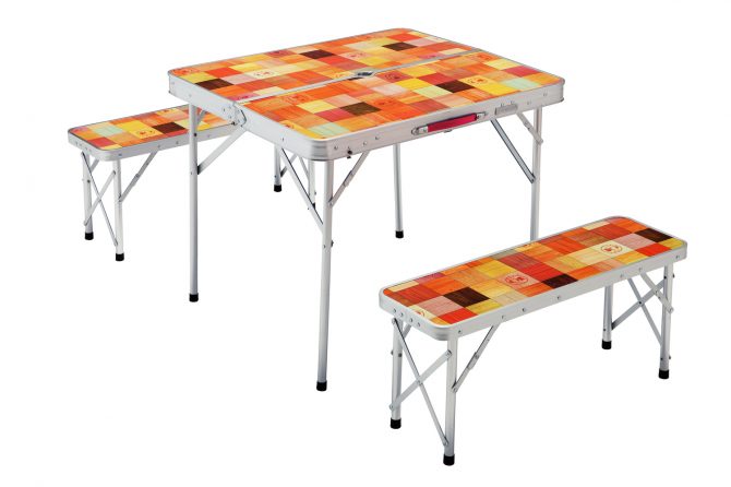 キャンプ用テーブルとイス