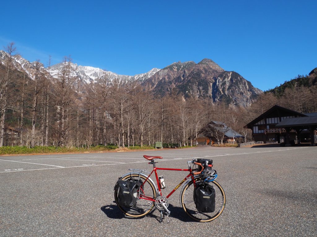 上高地の河童橋と自転車