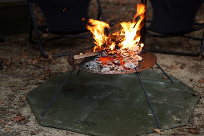 たき火と焚き火台