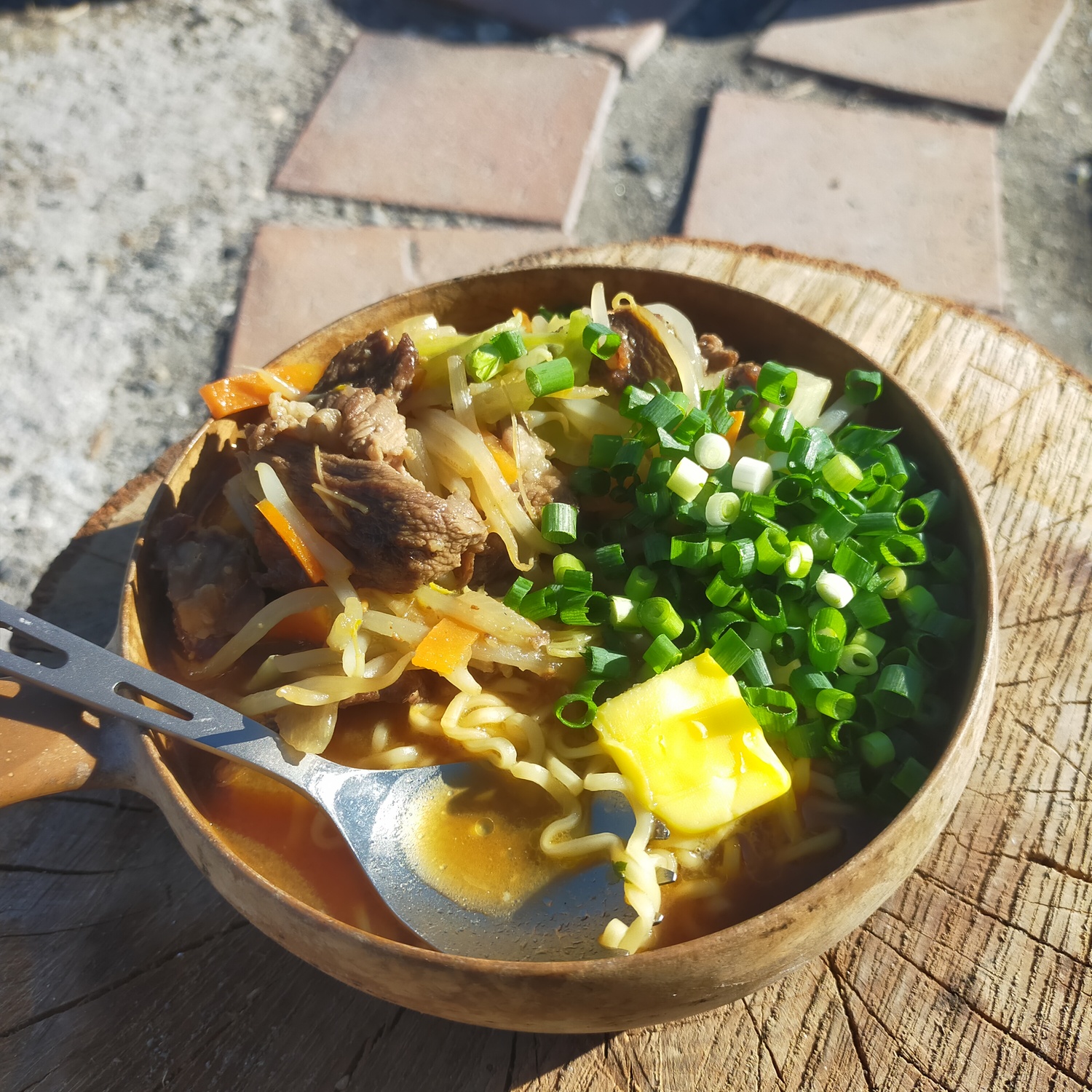 盛りつけられた野菜炒め味噌ラーメン