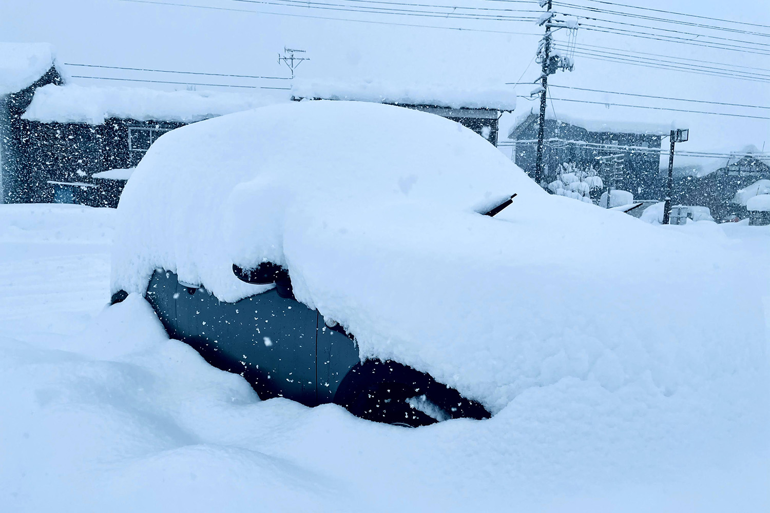 車に雪が積もりました