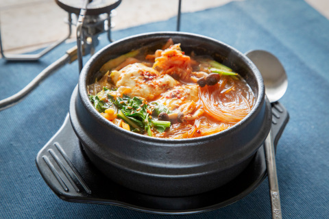 冬キャンプにおすすめ！韓国土鍋”トッペギ”で作る『スンドゥブ春雨』で芯から温まろう