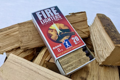 薪の上に置かれているファイヤーライターズ