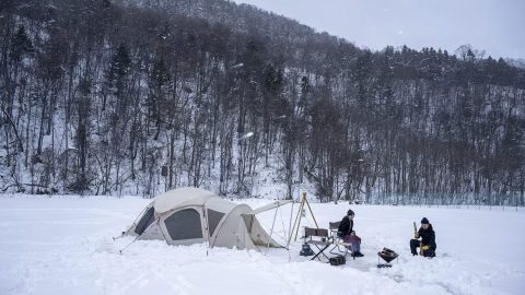 3位は焚き火、2位はスキー、1位は…！?BE-PAL読者がこの冬やってみたいアウトドアアクティビティBEST5