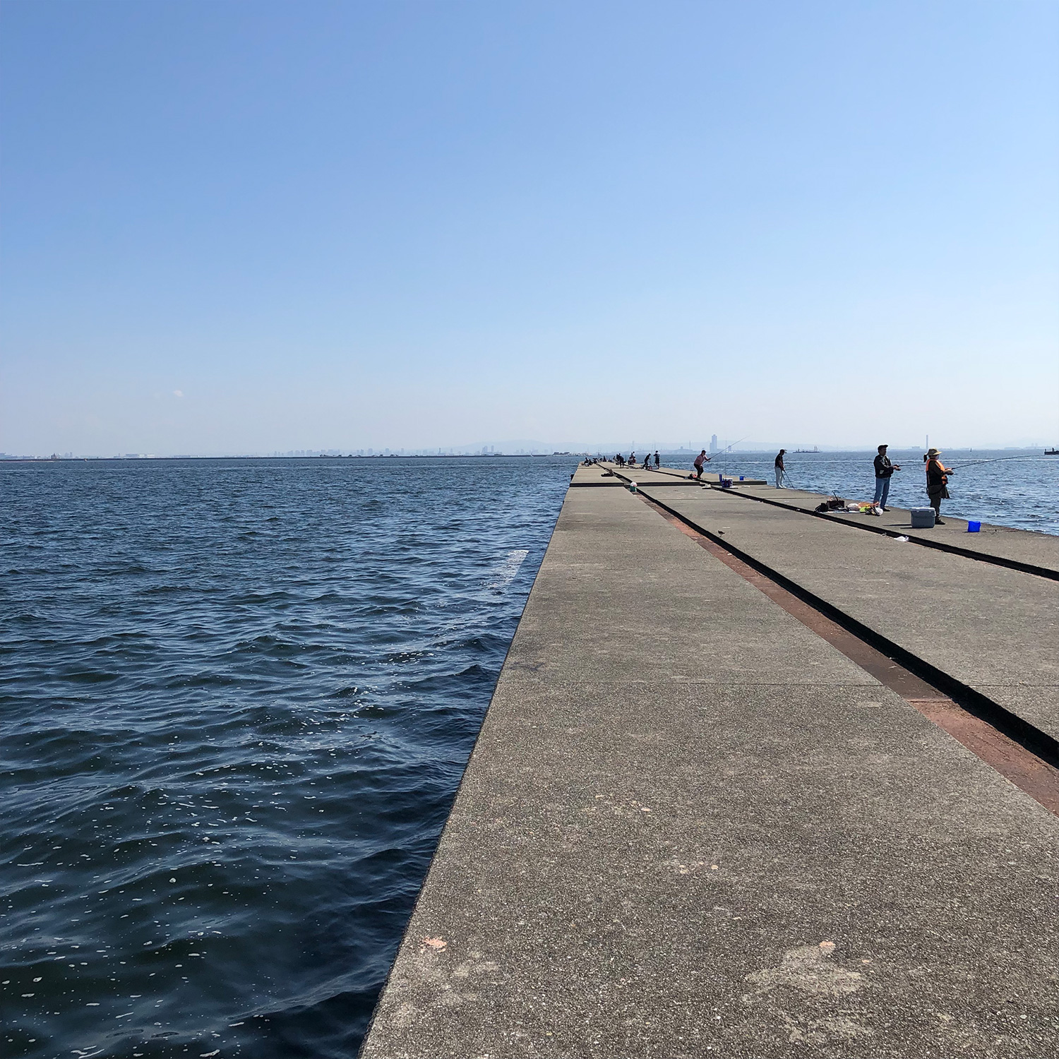 堤防釣り場の風景。