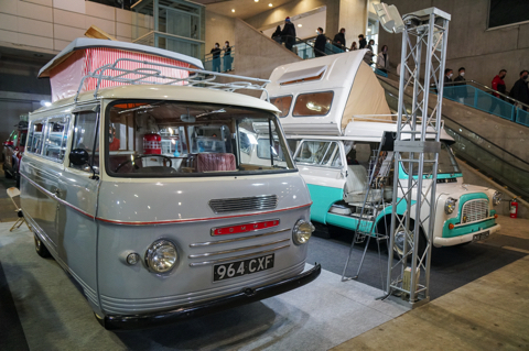 オートサロンに展示されたキャンピングカー