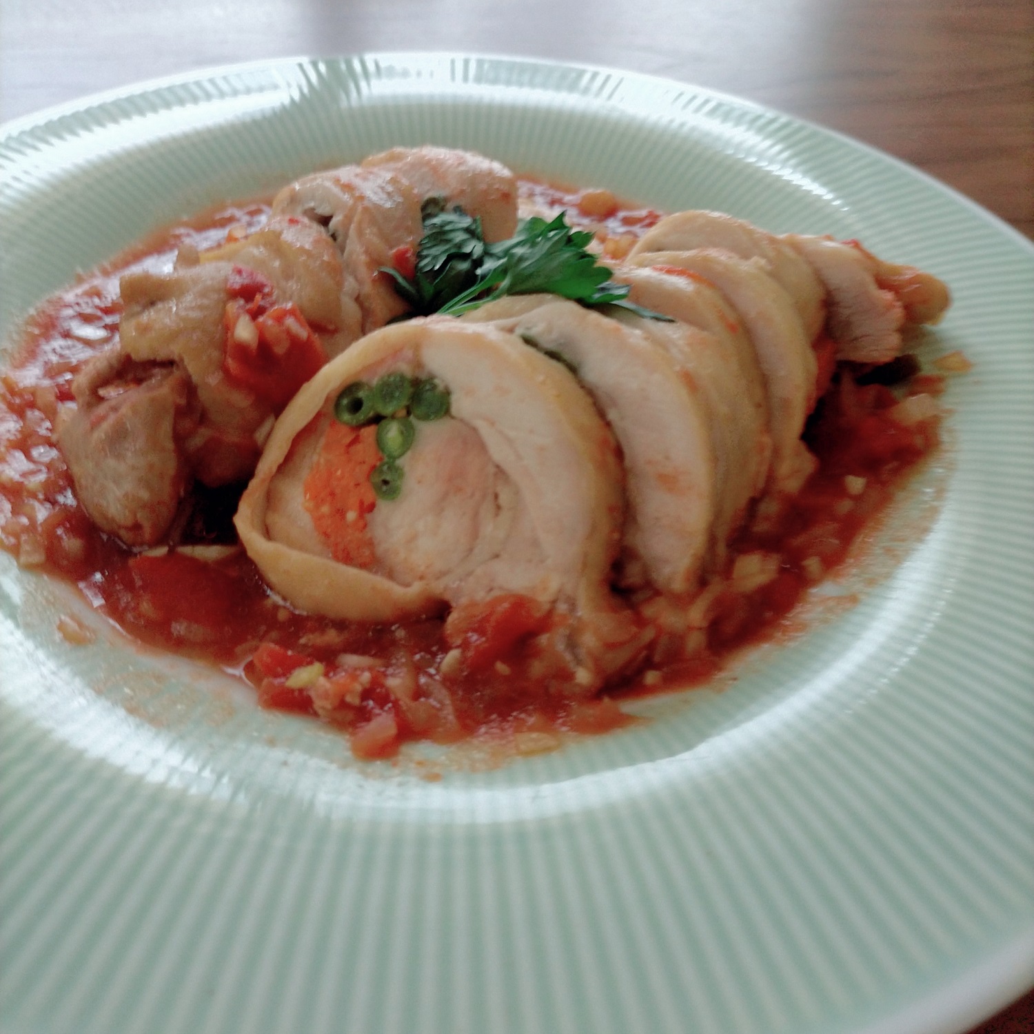 チキンロールのトマト煮込み