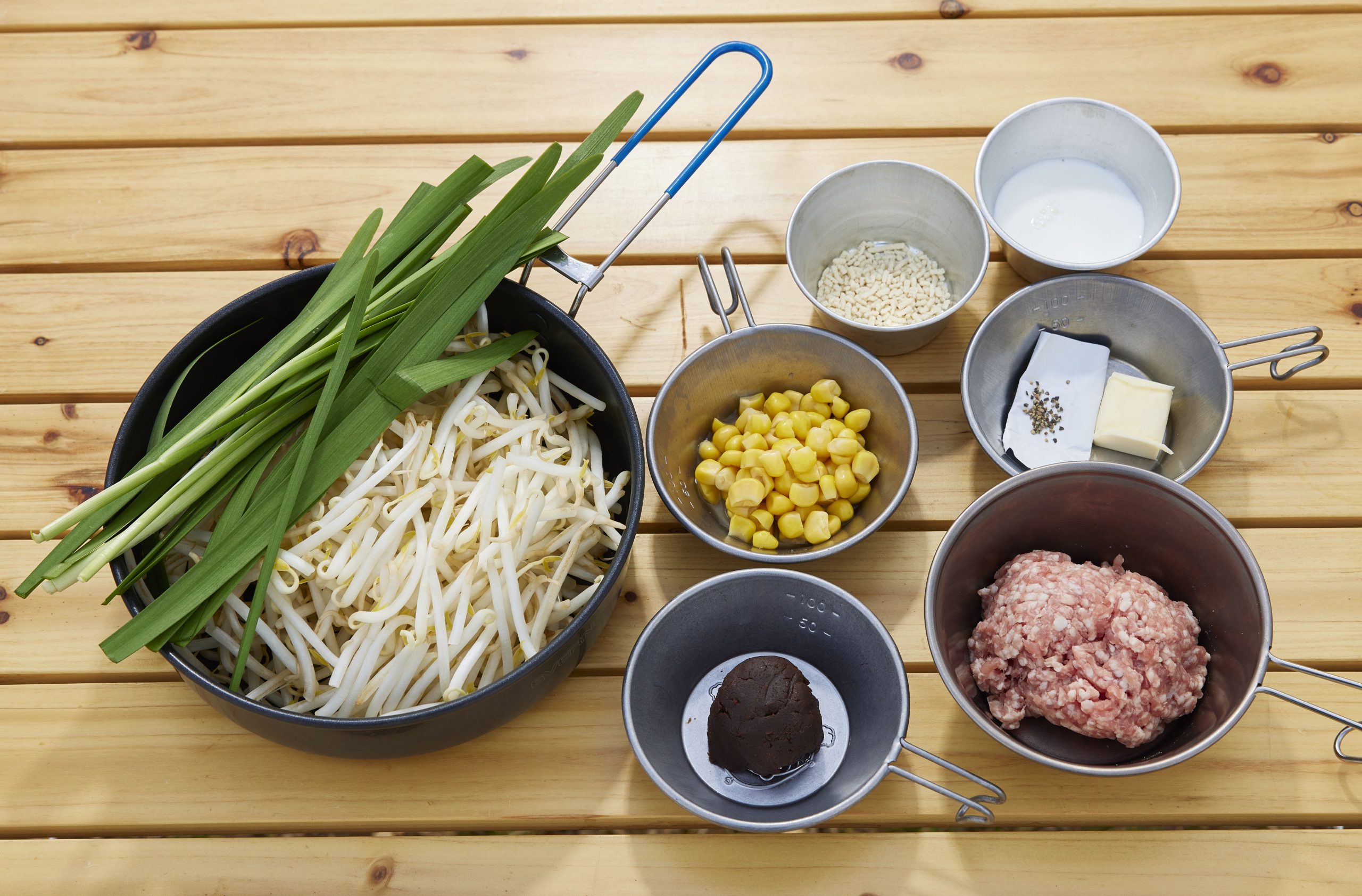 「もやしのみそラーメンスープ」の材料。