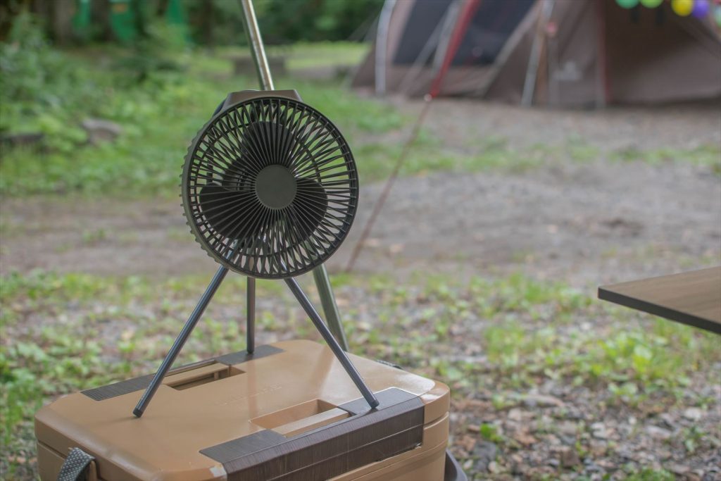 屋外の小型扇風機