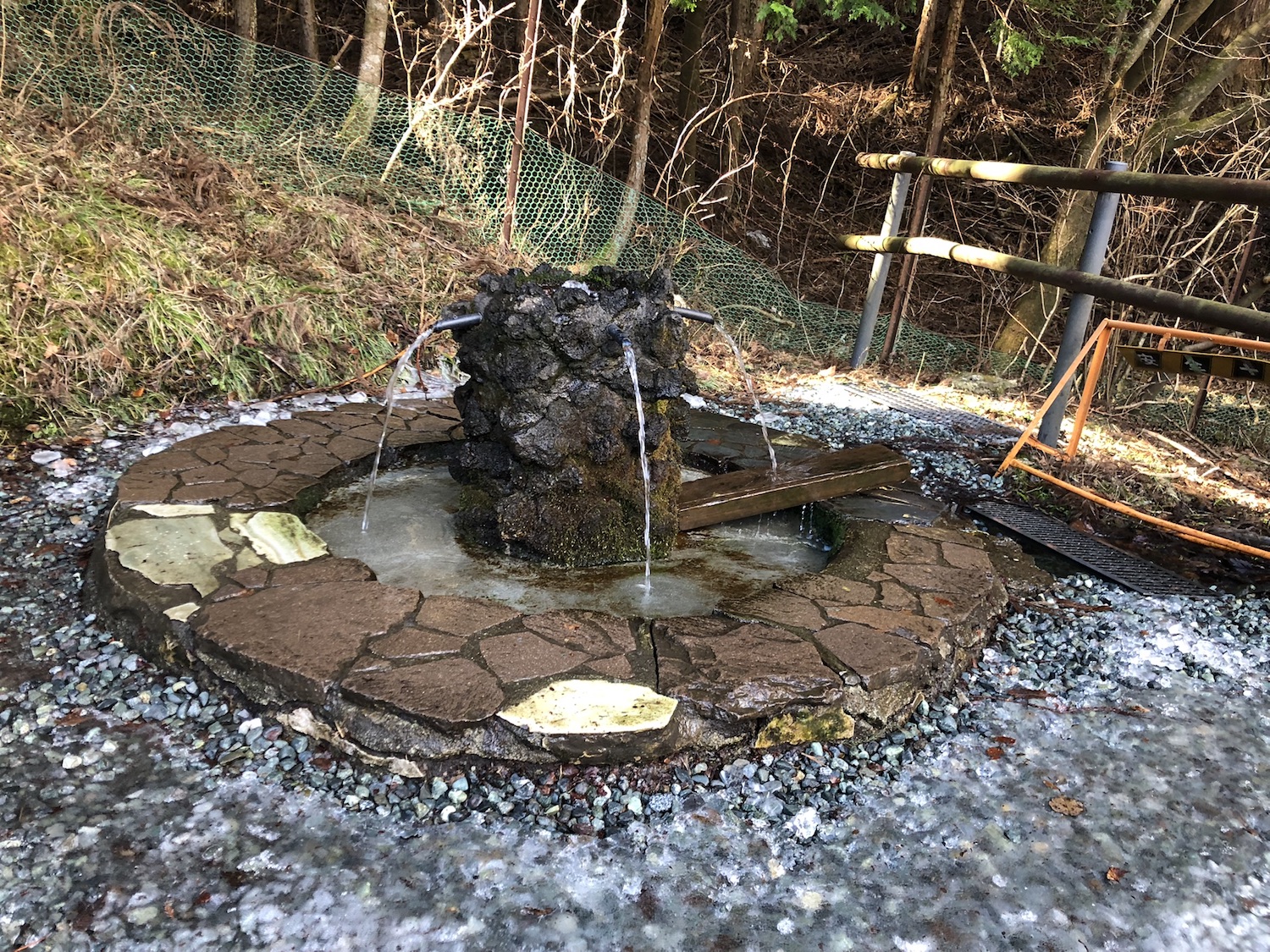 護摩屋敷の水。