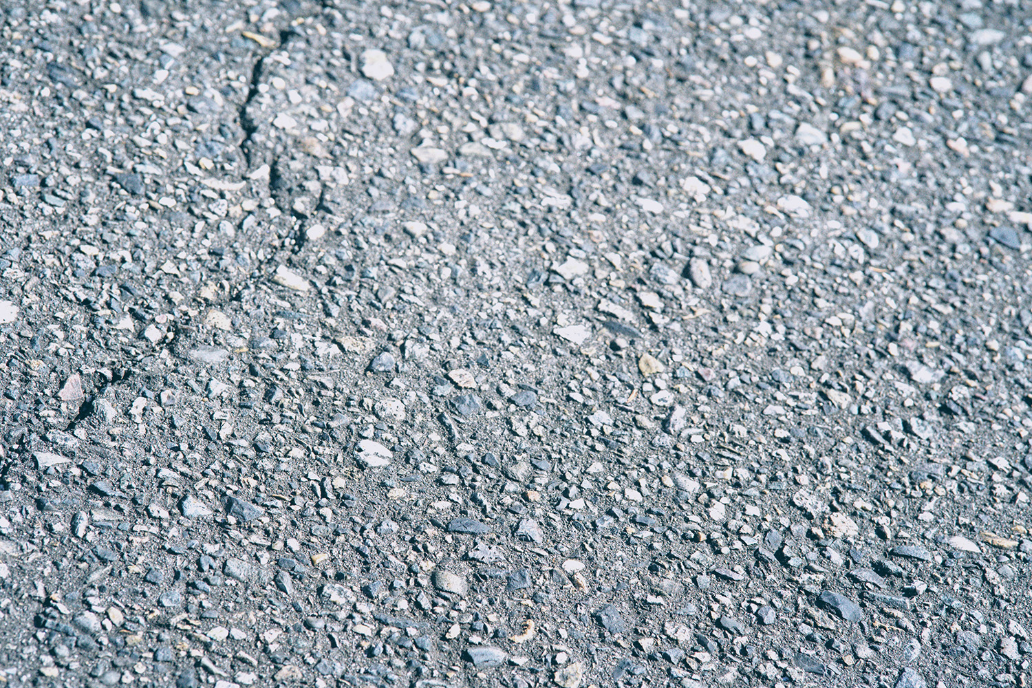 小石が敷き詰められているコンクリート