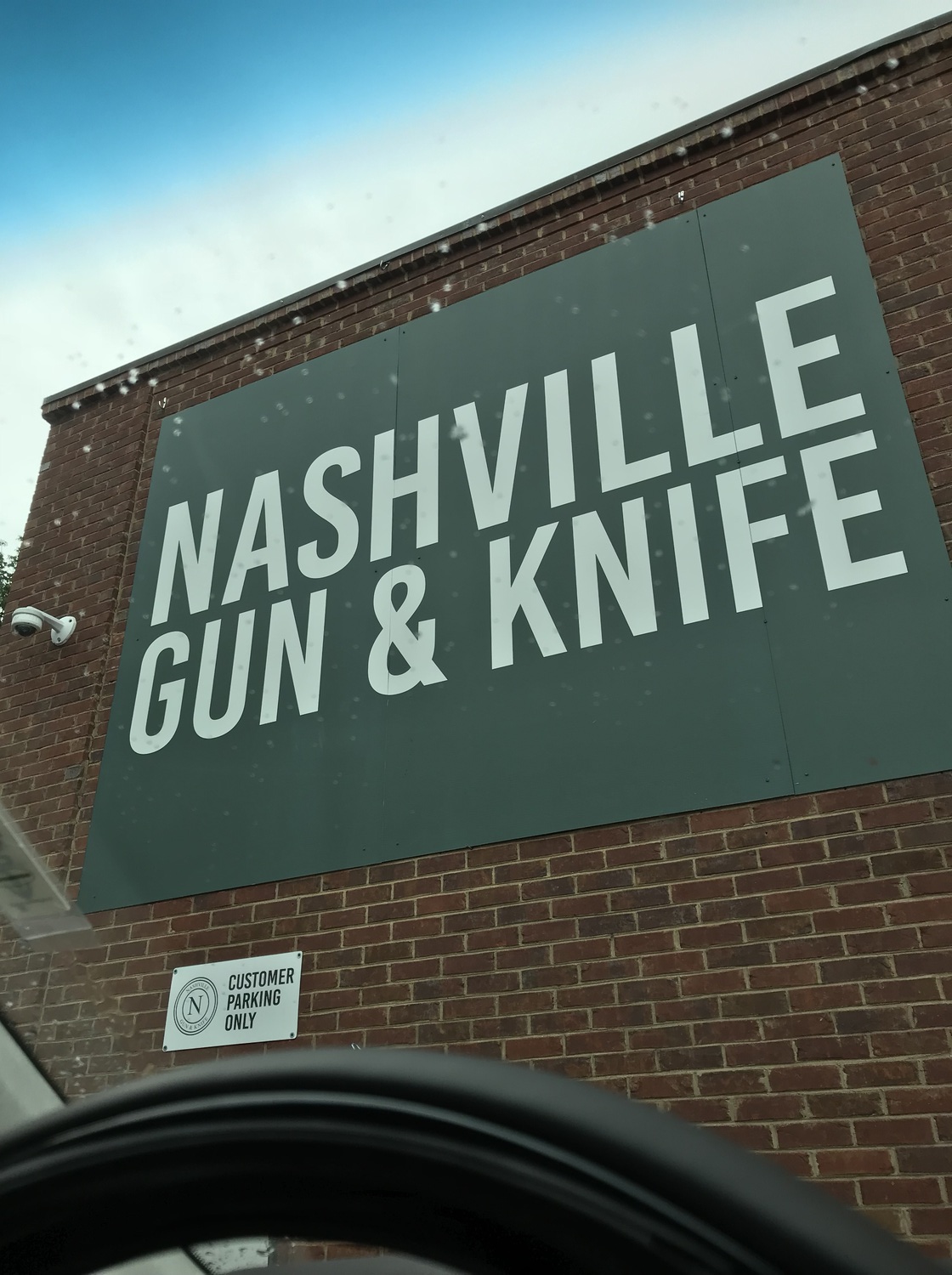 NASHVILLE GUN & KNIFE