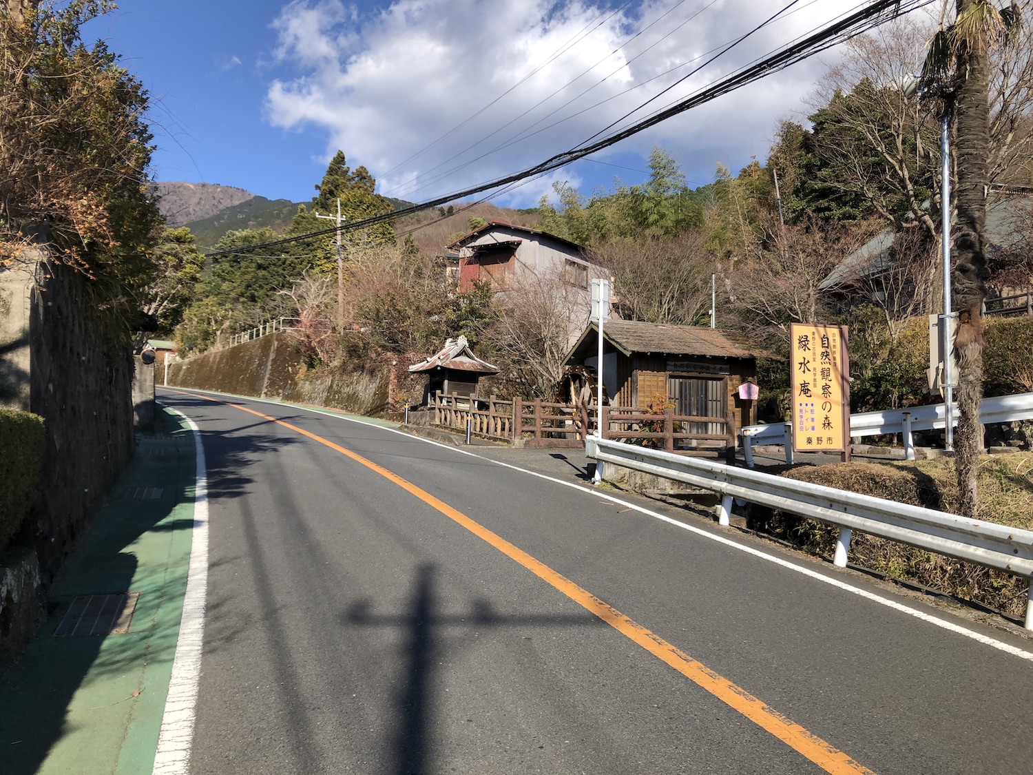 蓑毛区間の途中にある水車。