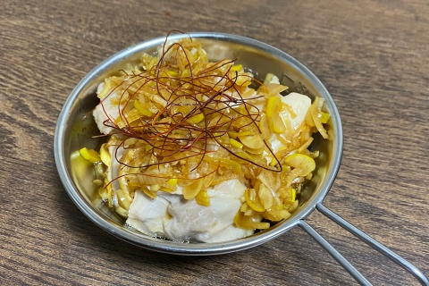 お湯に入れてほったらかしにしておくだけで即乾杯できる！キャンプで大活躍する「鶏の甘酢ネギだれ」レシピ