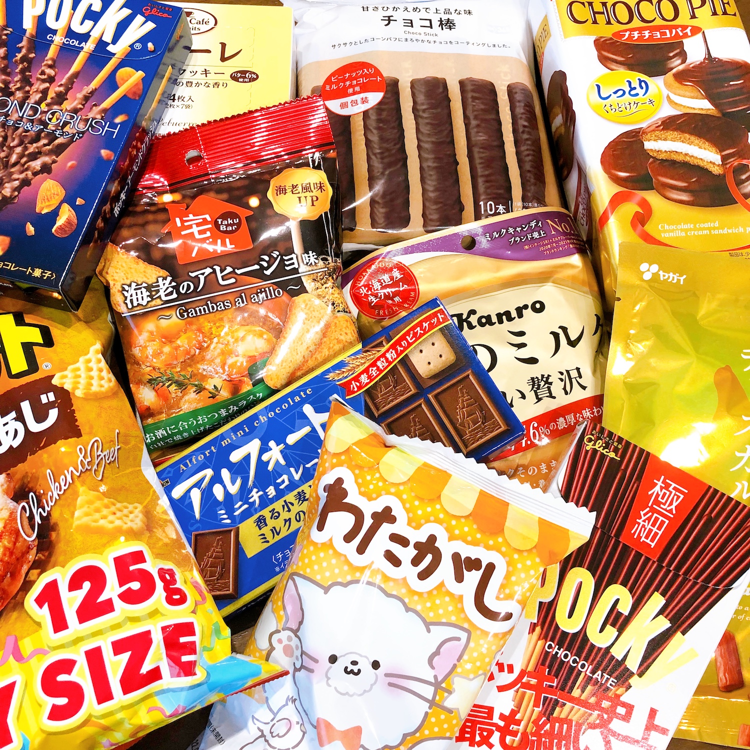 スナック菓子、ポッキー、綿菓子、クッキー、カルパスなどが所狭しと並ぶ