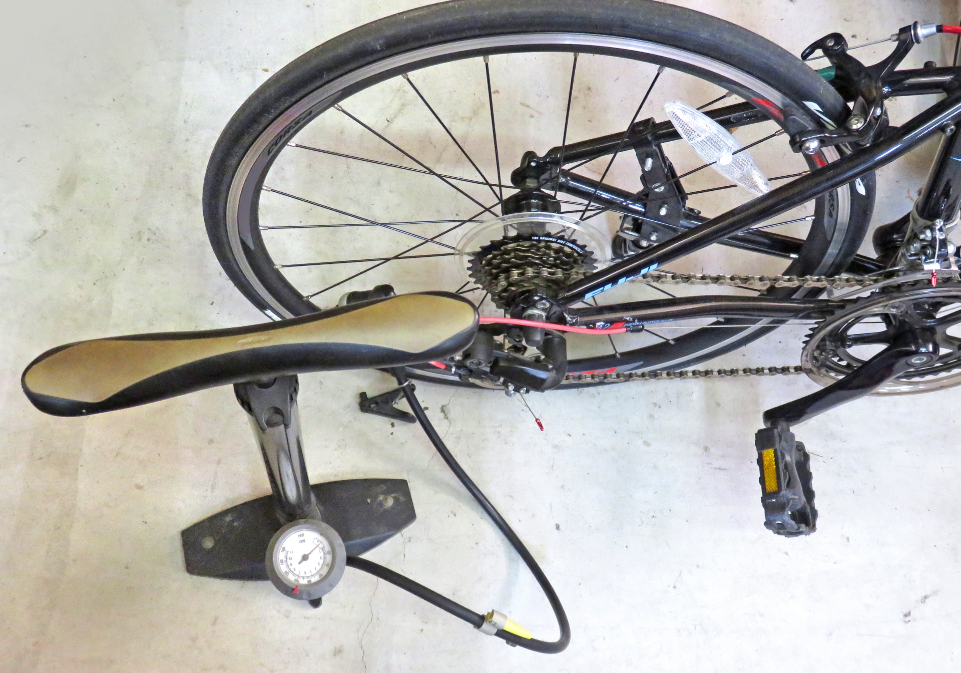 マウンテンバイクの適正な空気圧とは?確認方法やチェック頻度も解説 自転車・MTB 【BEPAL】キャンプ、アウトドア、自然派生活の情報源ビーパル マウンテンバイクの適正な空気圧とは?確認方法やチェック頻度も解説 自転車・MTB 【BEPAL】キャンプ、アウトドア、自然派生活の情報源ビーパル