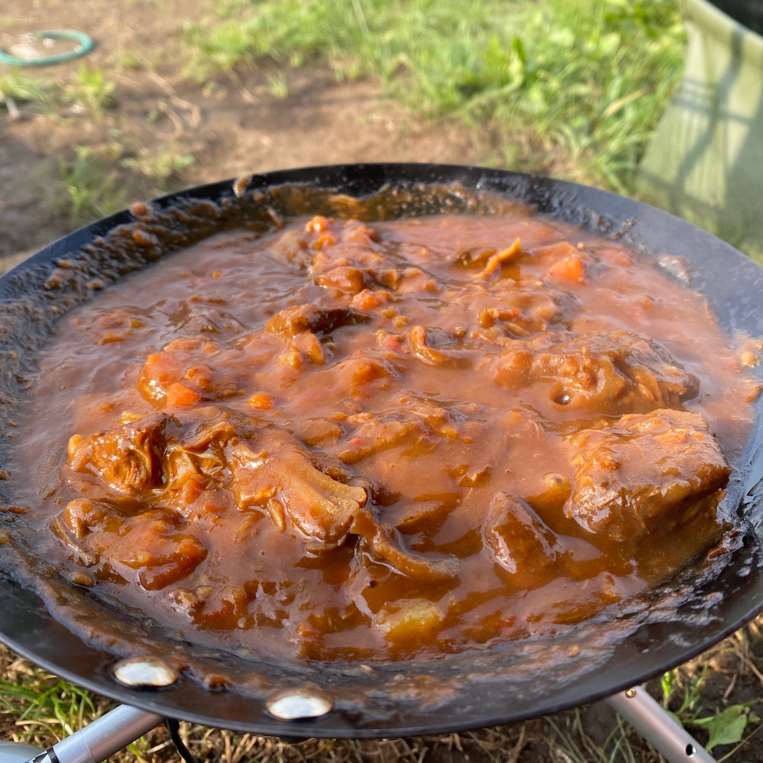 調理師キャンパーが教える キャンプのカレーに必須の あめ色玉ねぎ を10 分で作る裏技 料理 レシピ Be Pal キャンプ アウトドア 自然派生活の情報源ビーパル