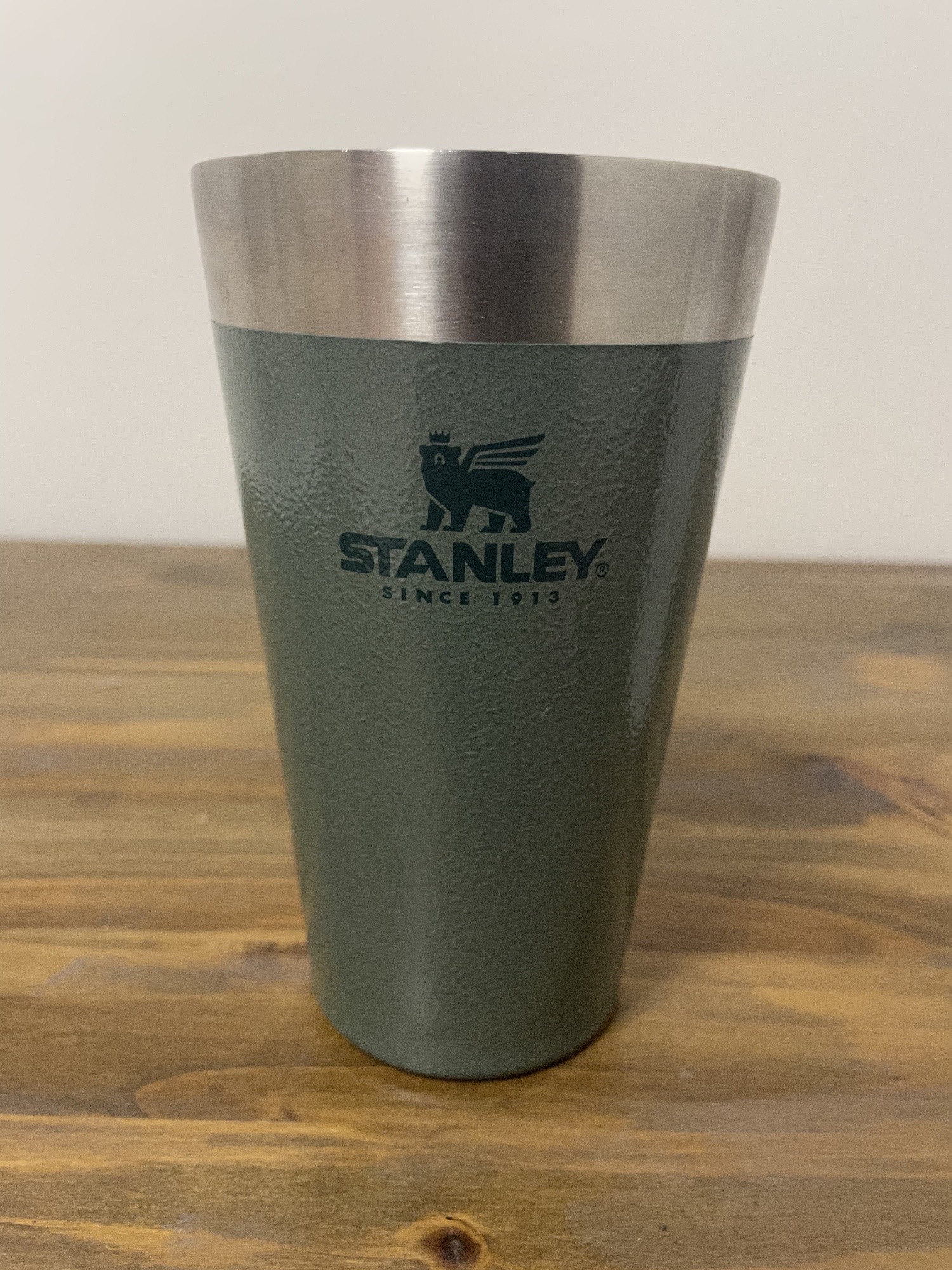 STANLEYの定番の緑カラーのグラス