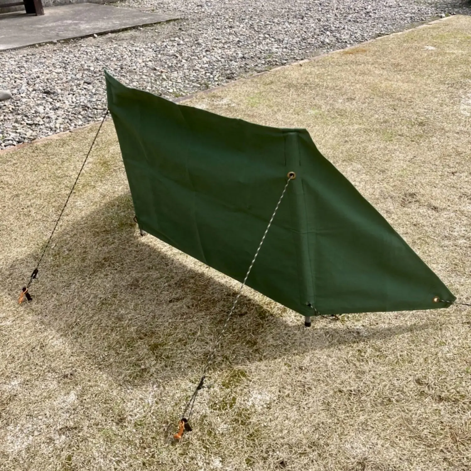 焚き火陣幕 使ってる 風よけ 煙対策 メリットと活用方法を徹底解説 焚き火 火おこし道具 Be Pal キャンプ アウトドア 自然派生活の情報源ビーパル